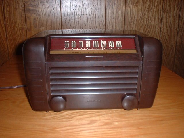 Groovy Old Radios